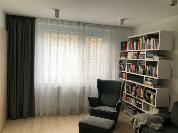 Záclony a závěsy na míru.